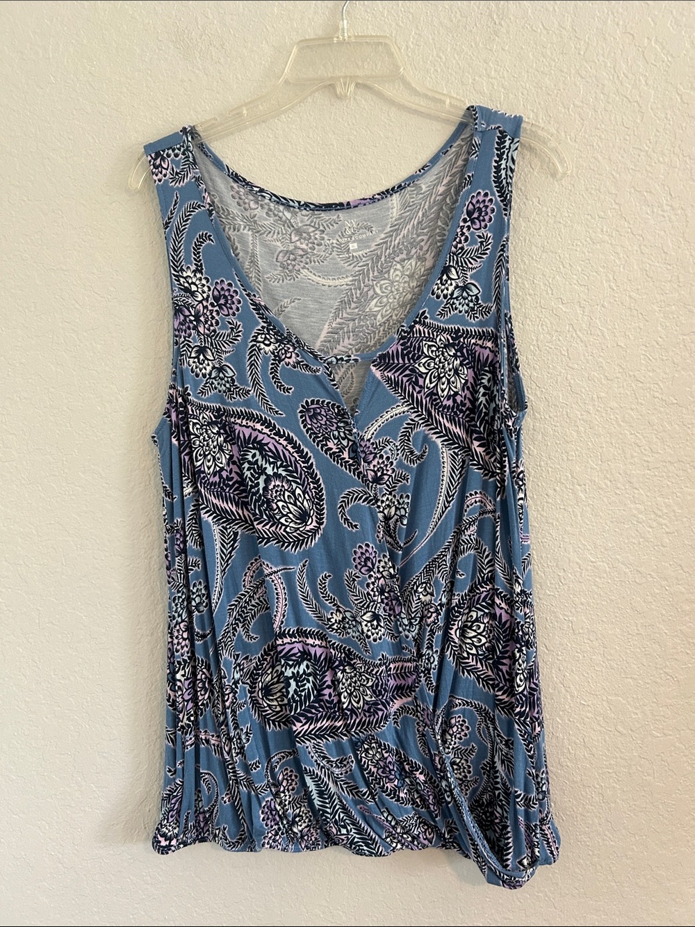 New York & Company Blue Paisley V-Neck Tank with Purple Accents